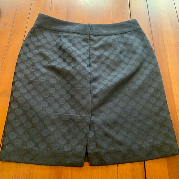 Banana Republic Navy Straight Work Skirt Tone on Tone Polka Dots 20” L Size 6 - Picture 5 of 10